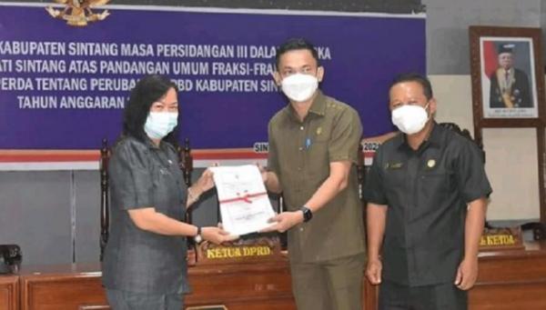 Gubernur Kalbar Tunjuk Sekda Sintang Yosepha Hasnah Jadi Plh Bupati<