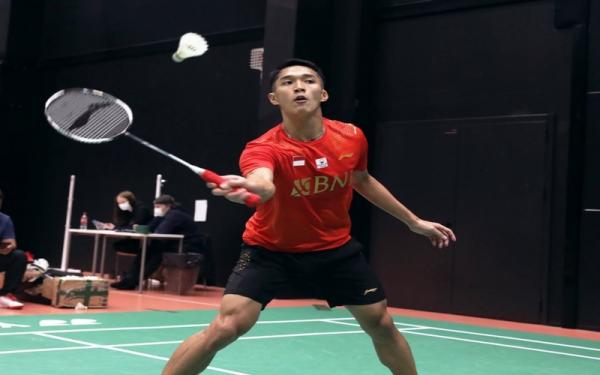 Jonatan Christie Pebulu tangkis tunggal putra Indonesia, Jonatan Christie, berlatih untuk Piala Sudirman 2021 sesampainya di Finlandia, Kamis (23/9/2021). (Foto: Twitter/@INABadminton)