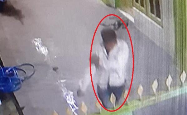 Rekaman CCTV pencurian di Masjid Sirajul Muhtadin Kampung Baru, Pangkalan Bun, Kotawaringin Barat.