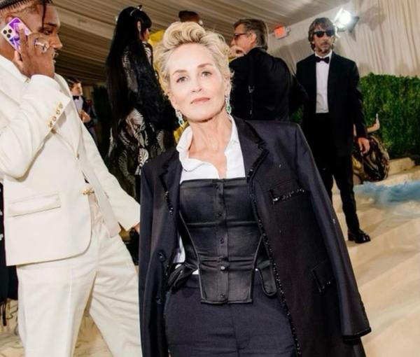 Selebritis alami pendarahan otak yang kini diderita Tukul Arwana. (Foto: Instagram)