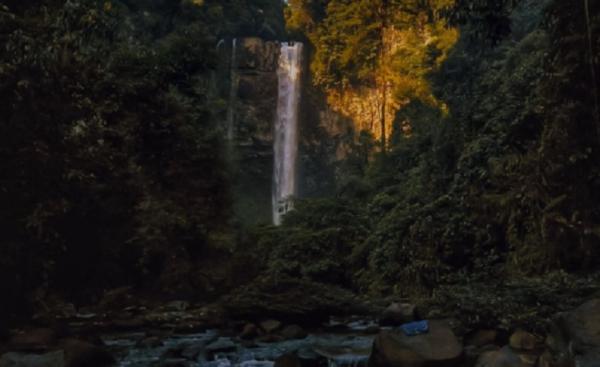 Air Terjun Riam Berawan (Foto: Instagram @indizenborneo)