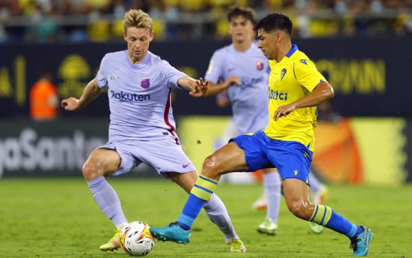 Catatan kelam Barcelona melawan Cadiz terus berlanjut. Kali ini 10 pemain Blaugrana ditahan imbang 0-0 pada jornada keenam Liga Spanyol 2021/2022. (Foto: REUTERS/Marcelo Del Pozo)