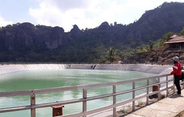 Embung Nglanggeran menawarkan keindahan panorama alamnya. (Foto: iNews.id/Kuntadi)
