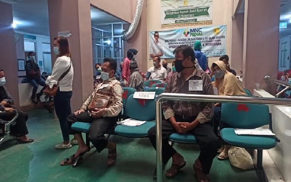 Para peserta operasi katarak gratis yang digelar MNC Peduli bekerja sama dengan RS Assyifa Sukabumi. (Foto: DHARMAWAN HADI)