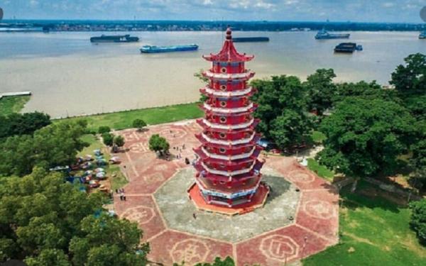 Pagoda Pulai kemaro Padoga menjulang tinggi di Pulau Kemaro yang berada di tengah Sungai Musi. (Foto: Istimewa)