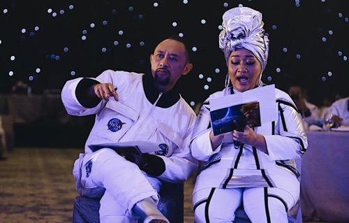 Tike Priatnakusumah saat menjadi MC.