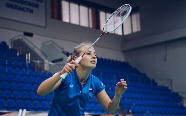 Nama Alina Davletova sedang jadi perbincangan hangat netizen Indonesia. Dia ganda campuran ROC (Rusia) yang cantiknya bikin gagal fokus. (Foto: Instagram/davletovaalinaa)