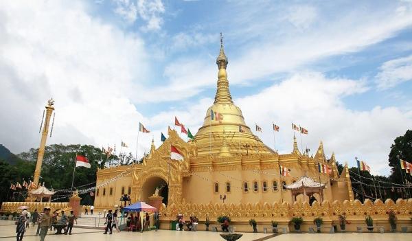 Pagoda Taman Alam Lumbini Berastagi Pagoda Taman Alam Lumbini (Foto: www.tamanalamlumbini.org)