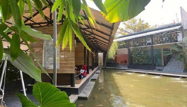 Saung Teko menjadi salah satu tempat makan di Sumedang, Jawa Barat, menyajikan aneka masakan khas Sunda dengan nuansa yang cukup asri. (Foto: Instagram/@saungteko.smd)