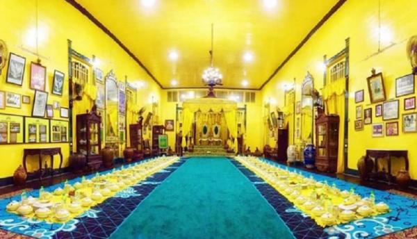 Singgasana Keraton Kadariah Pontianak. (Foto: Instagram @Keraton_ptk1771)
