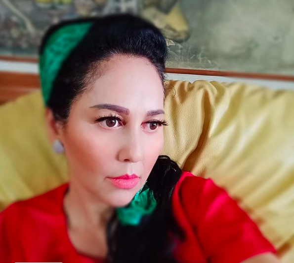 Penyanyi Indonesia berdarah blasteran Eropa ini memiliki prestasi membanggakan di dunia musik. (foto Instagram)