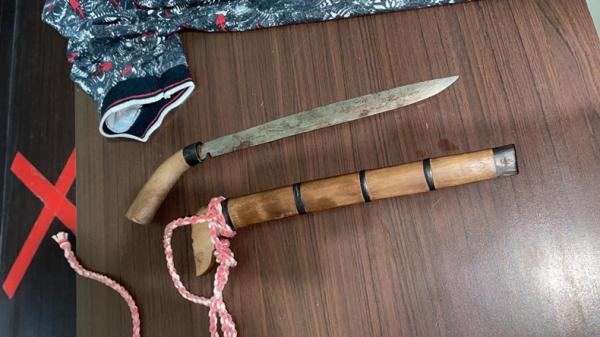 Barang bukti Badik Badik yang digunakan pelaku untuk membunuh pria di Lampung Tenah (Istimewa)