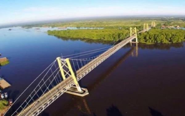 Jembatan Barito Kalsel Jembatan Barito Kalsel (Foto: Dok Dinas Kepemudaan, Olahraga, Budaya dan Pariwisata Kabupaten Barito Kuala)