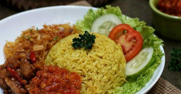Nasi kuning (Foto: Instagram/guniezzt)