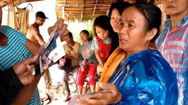 Tanah Longsor Padang Pariaman Keluarga tujuh korban bencana longsor di Padang Pariaman, Sumbar (Eka Guspriadi/MNC Portal)