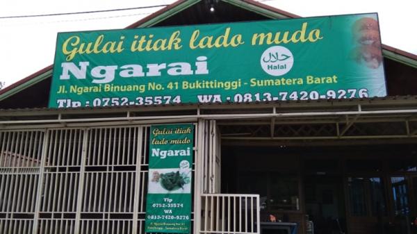 Tempat Makan di Bukittinggi Sumatera Barat Itiak Tempat Makan di Bukittinggi Sumatera Barat Itiak Lado Mudo Ngarai (Dokumen/Kurcejosh Josh)