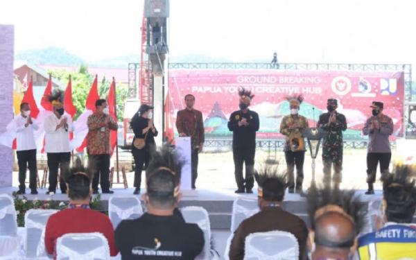 Jokowi Papua Youth Creative Hub-2 Ketua DPR, Panglima TNI, Kapolri, dan beberapa menteri menghadiri peresmian Papua Youth Creative Hub. (Foto: Edy SIswanto)