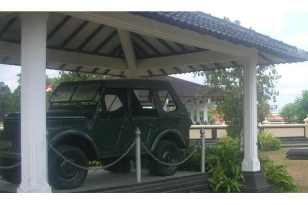 Mobil Gaz yang digunakan untuk menjemput Sugiyono dan Katamso di Monumen Pancasila Sakti Kentungan, Condongcatur, Depok, Sleman. (Foto MNC Portal/Priyo Setyawan)