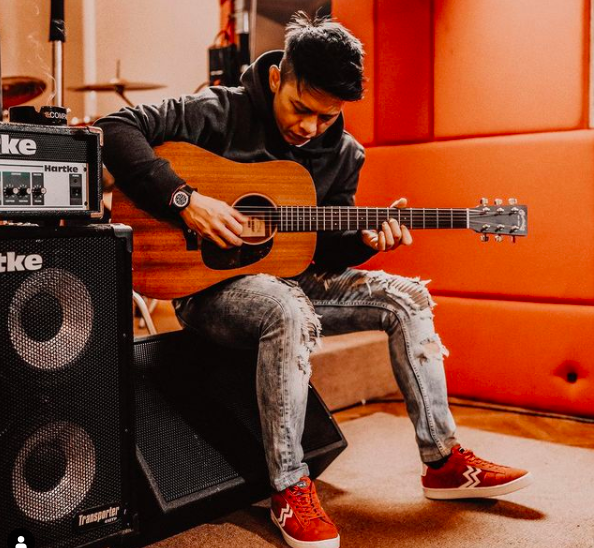 Screen Shot 2021 10 03 At 13 07 32 Vokalis band Indonesia yang paling dipuja-puja kaum hawa