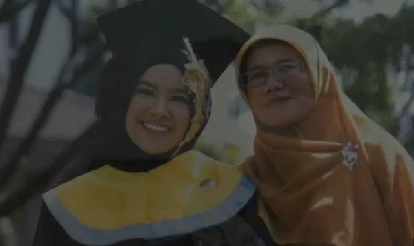 Diva bersama sang ibu. (Foto: iNews.id/Deni Irwansyah).