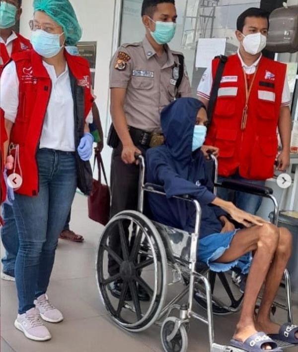 Jaklien Ibo Sakit Jacklien Ibo, mantan pebasket putri nasional asal Papua, yang kini menderita sakit paru-paru hingga tubuhnya menjadi kurus.