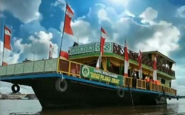 Tempat hiburan di Sintang Kalimantan Barat Wisata Kapal Bidar. (Foto: Instagram @kapal_bidar_pelabgi_jubair)