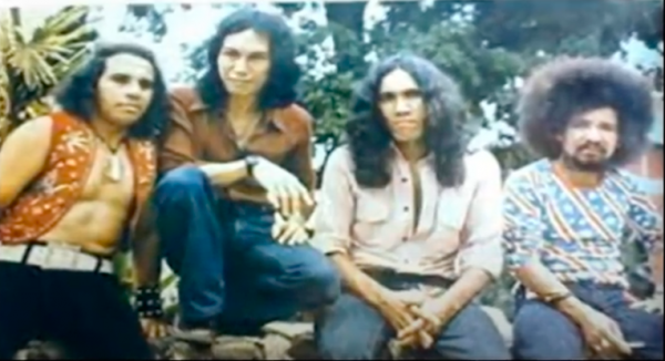 Grup band tertua di Indonesia 
