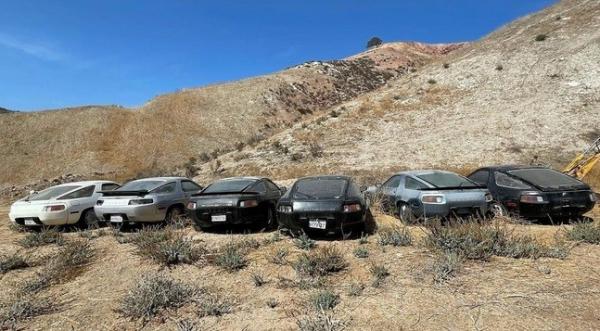 Porsche 928 2 Belasan mobil klasik sport mewah Porsche dibiarkan terbengkalai. (Foto: FB Stave Rhodes)