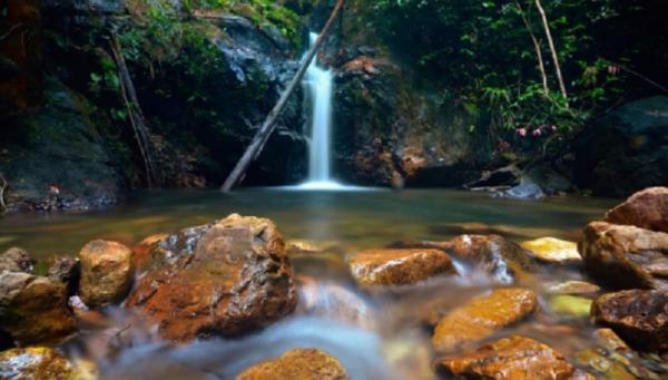 Air Terjun Batu Arang Ketapang Air Terjun Batu Arang Ketapang. (Foto: Instagram @rekamata)