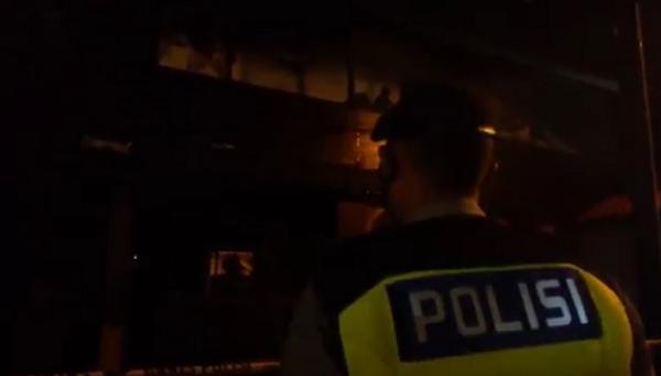 Restoran di Ubud Gianyar Bali terbakar, Senin (4/10/2021) sore. (Foto: iNews/Ketut Catur)