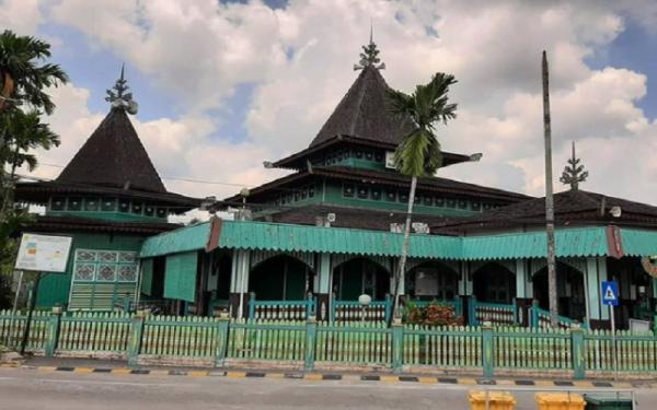 Tempat Ibadah di Banjarmsin, Masjid Sultan Suriansyah (Foto: Instagram/@abranisulaiman)