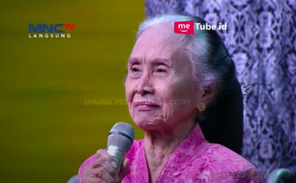 Screen Shot 2021 10 06 At 09 49 51 Pembawa acara televisi pertama di Indonesia, Sus Salamun. (Foto: YouTube)