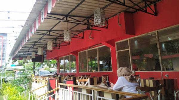 Red Corner Cafe Makassar Red Corner Cafe Makassar. (Foto: Istimewa).