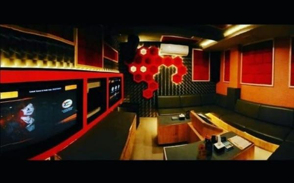 Tempat karaoke di Sumatera Selatan lainnya yakni Ari Lasso Legend Style Karaoke. (Foto: @legendstylefamilykaraoke.plg)