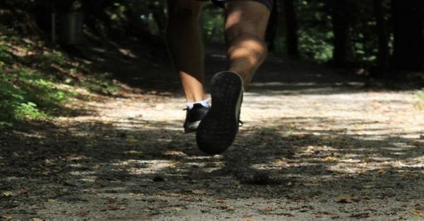 Trek joging di Tahura Ir H Djuanda, Dago Pakar, Bandung. (FOTO: bugarraga.com)