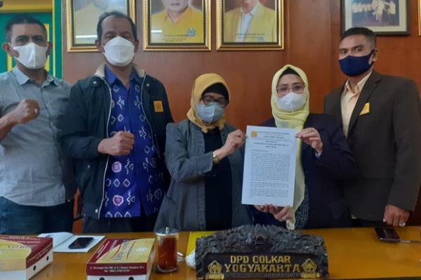 Partai Golkar DIY mendoakan agar Mumtaz Rais sehat jiwa, sehat raga dan terhindar dari penyakit stress. (Foto : Dok GPC)