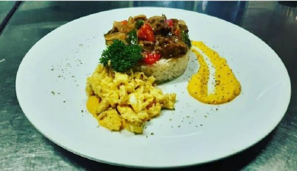 Lawang Kafe Keunikan tempat nongkrong ini adalah bisa menjadi tempat Work From Home. (Foto: Instagram/@lawangcaferesto)