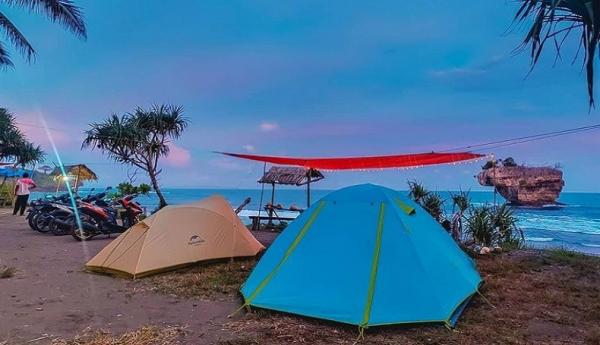 Pantai Madasari Salah satu tempat camping di Pangandaran Jawa Barat yang rekommended adalah Pantai Madasari. (Foto: Instagram/@pantaimadasaripangandaran)
