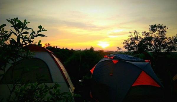  Lokasi untuk berkemah tidak hanya di sekitar pantai, tapi ada tempat camping di pangandaran Jawa Barat bisa di perbukitan yakni di Pepedan Hills. (Foto:Instagram/@pepedanhills) 