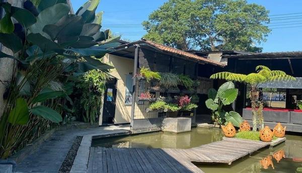 Saung Teko menjadi salah satu tempat kuliner di Sumedang, Jawa Barat, menyajikan aneka masakan khas Sunda dengan nuansa yang cukup asri. (Foto: Instagram/@saungteko.smd)