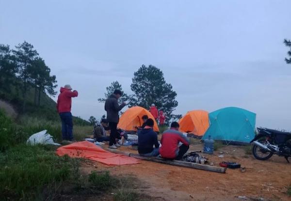 Tempat Camping 2 Bukit Gajah Bopok (Foto: Istimewa)
