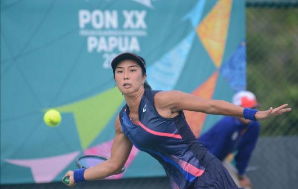 Aldila menang di final tenis pon Petenis andalan Jawa Timur Aldila Sutjiadi menang di final tenis PON XX Papua 2021 nomor tunggal putri. Jatim pun menyapu bersih emas tenis PON Papua. (foto: PB PON XX Papua 2021).