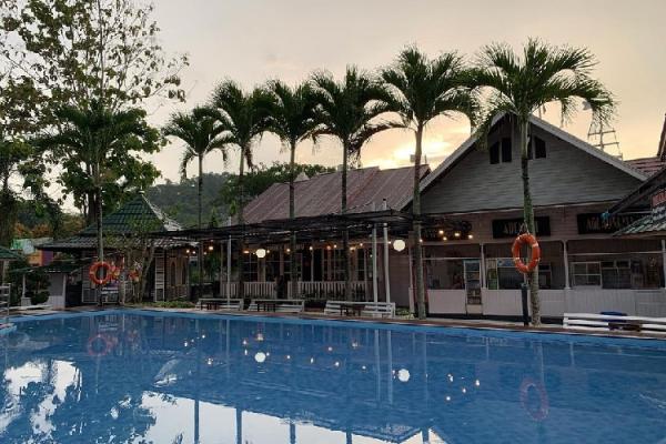 Kolam renang di Taman Salma Shofa (Foto: Instagram @salmashofasamarinda)