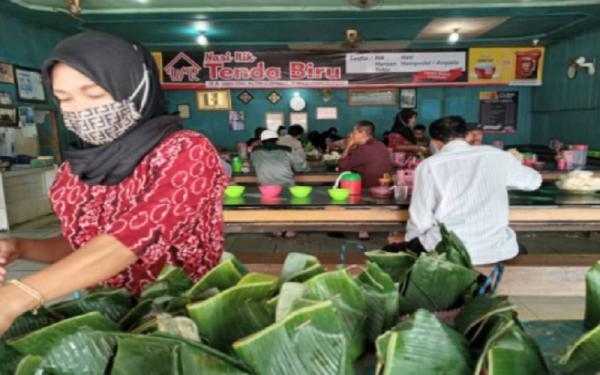 Kuliner di Kalimantan Selatan, Nasi Itik Gambut Tenda Biru (Foto: Instagram/jalanjajan.go)