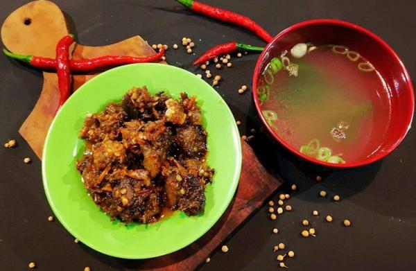 Oseng-oseng Mercon Bu Narti menjado satu dari tempat makan di Yogyakarta yang harus dicoba. (foto: FB/Oseng-oseng mercon Bu Narti)