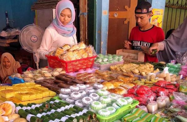 Pasar Kotagede menjadi salah satu tempat makan di Yogya yang harus dikunjungi dengan aneka jajanan pasar. (Foto: Instagram/Pasar Kotagede)