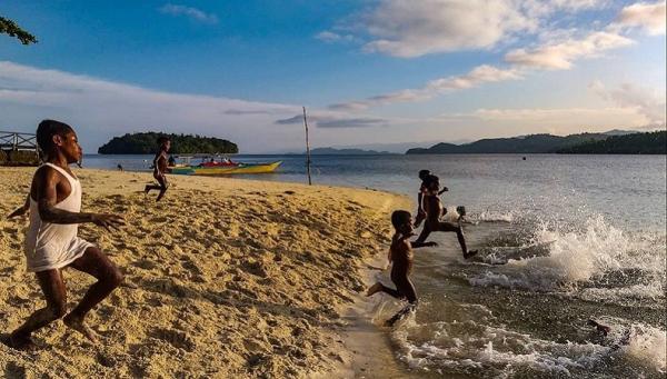 Taman Nasional Teluk Cenderawasih Taman Nasional Teluk Cenderawasih, Tempat Wisata Alam di Nabire Papua (Foto: Instagram/moelyadhiie)