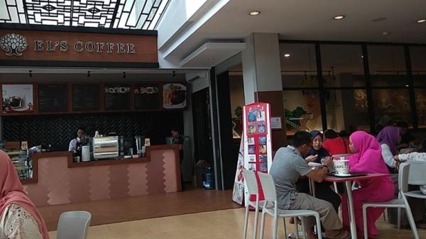 Tempat nongkrong di Kota Metro-1 Tempat nongkrong di Kota Metro, El`s Coffee (Dokumen/Dedi Pramono)