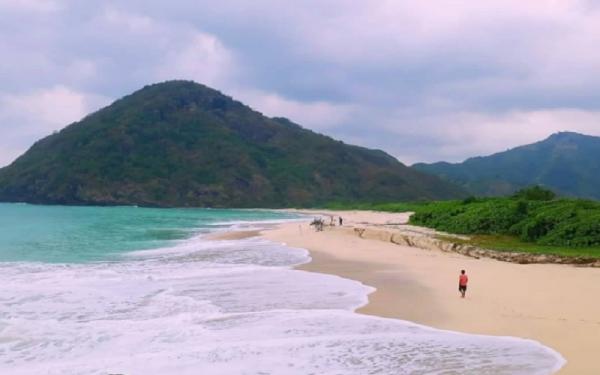 Tempat Wisata di Lombok Barat, Mekaki Beach Tempat Wisata di Lombok Barat, Mekaki Beach (Foto: Dok @bpbdntb)