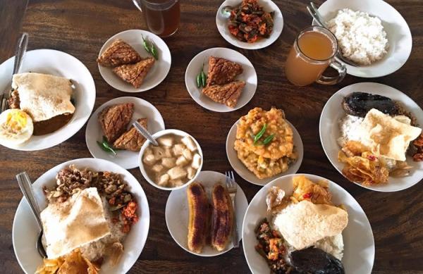 Warung Bu Ageng Warung Bu Ageng menjadi tempat makan di Yogyakarta yang harus dikunjungi wisatawan. (FB/warung Bu Ageng)